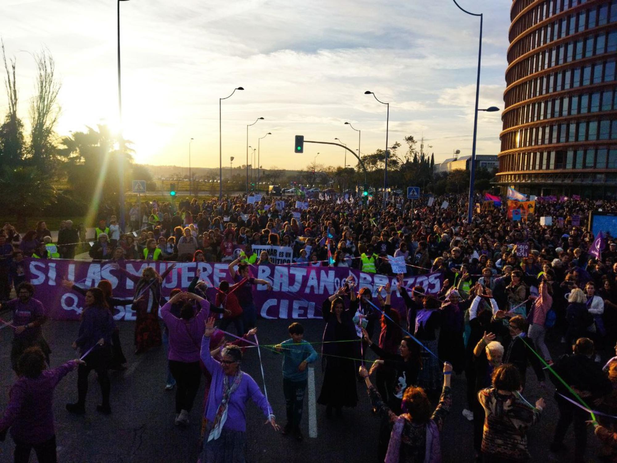 Comienza la manifestación feminista del 8M en Sevilla