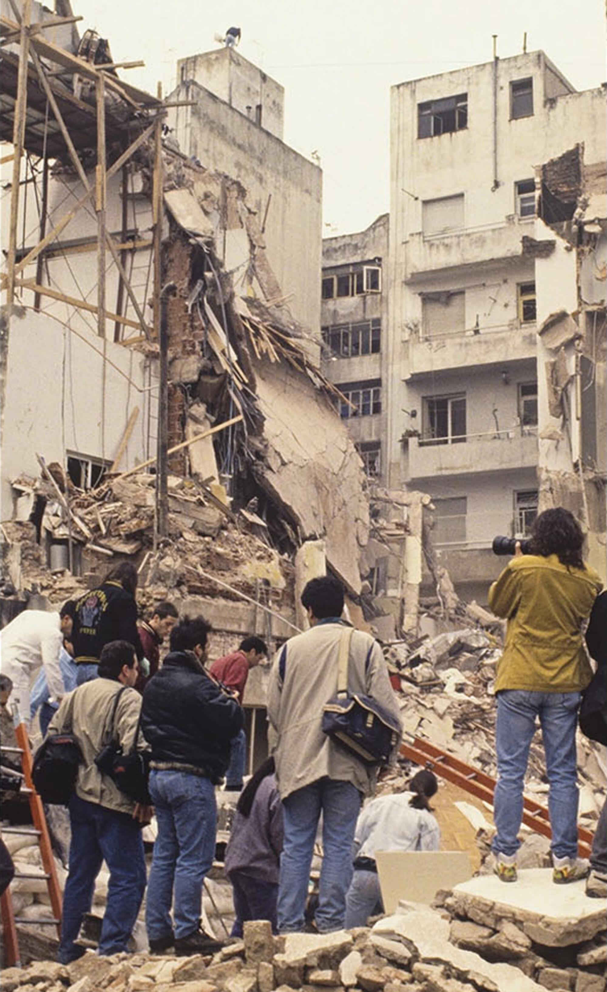 En el atentado contra la Asociación Mutual Israelita Argentina (AMIA), el 18 de julio de 1994, murieron 85 personas y otras 300 resultaron heridas.