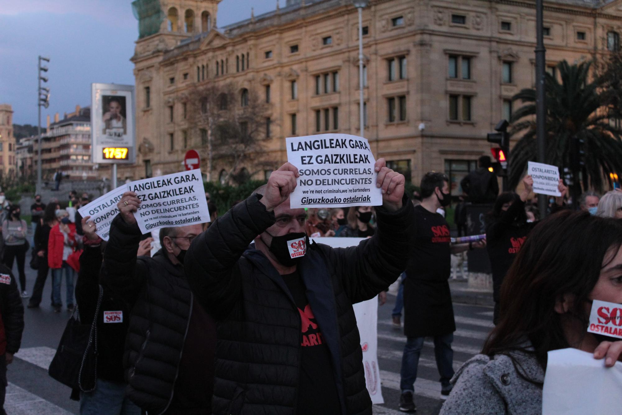 Hosteleros se manifiestan en Donostia