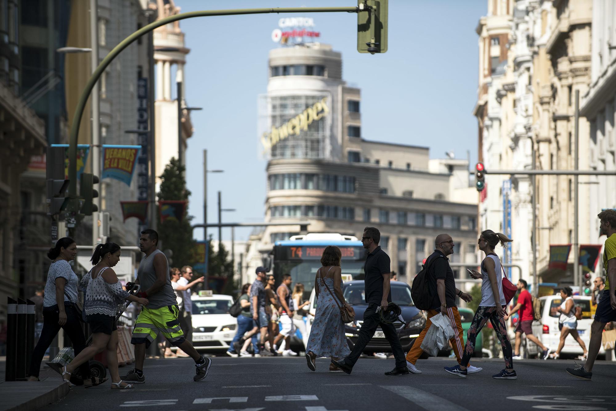 Gran Via madrileña en agosto verano