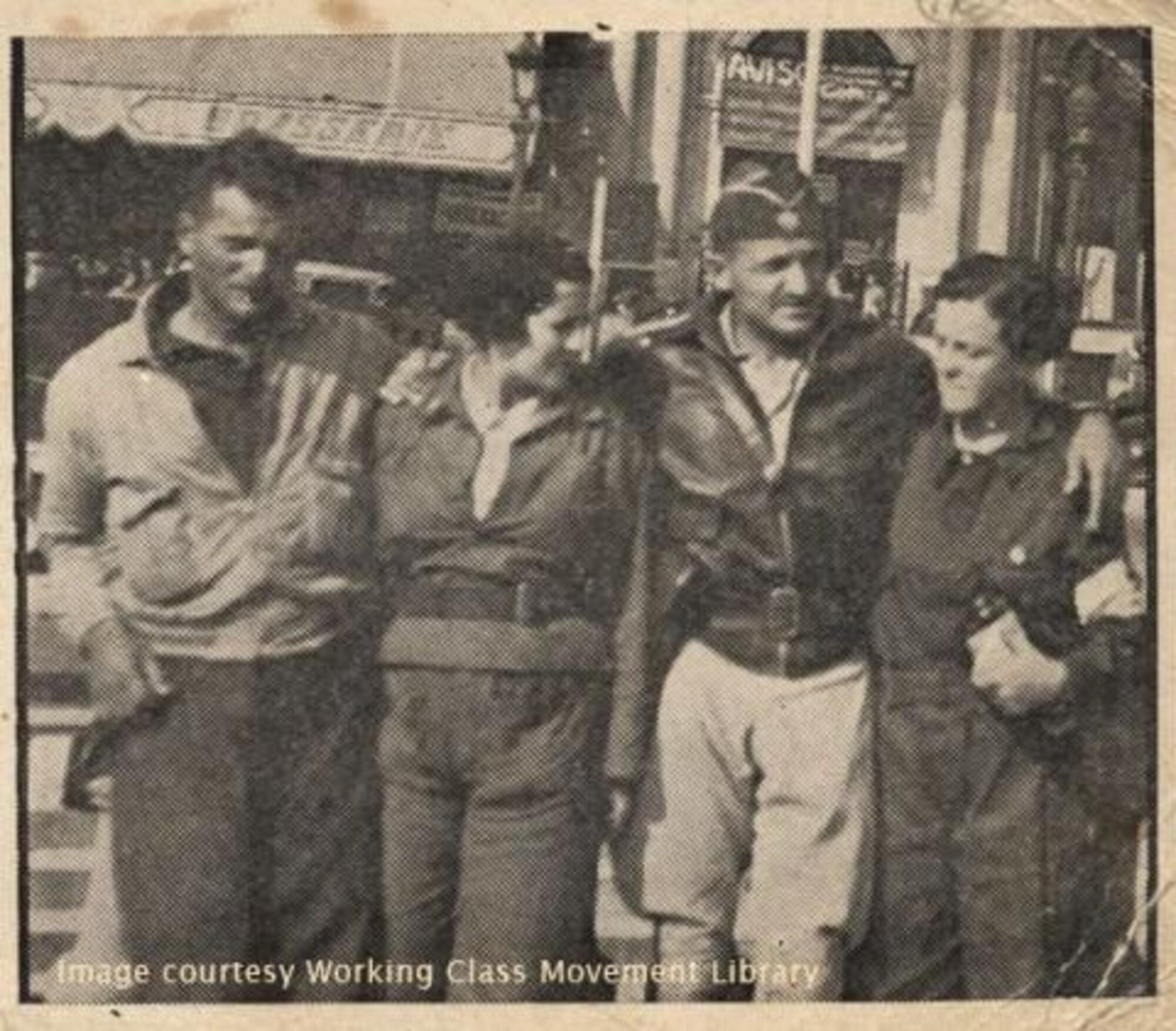 Ramona Slles García, segunda por la izquierda