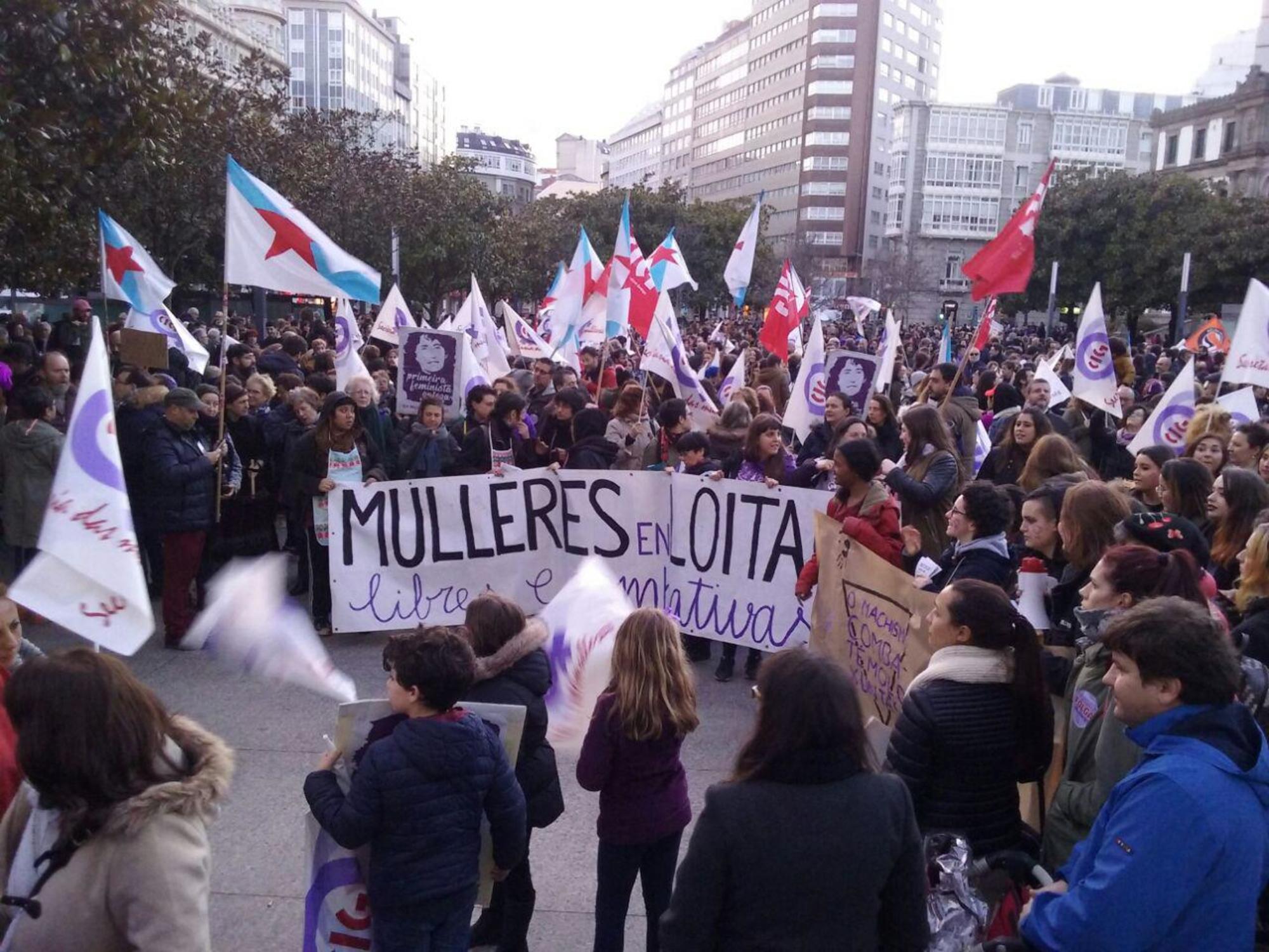 Empieza la manifestación en la Plaza de Pontevedra. A Coruña