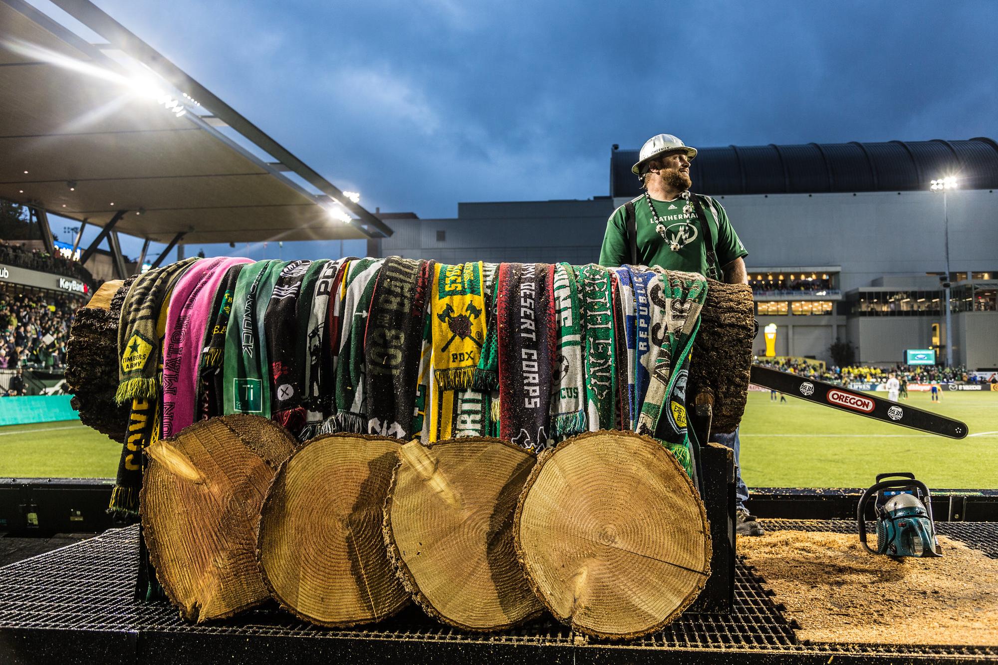 ‘Timber Joey’, el leñador que corta un tronco por cada gol de su equipo, los Portland Timbers