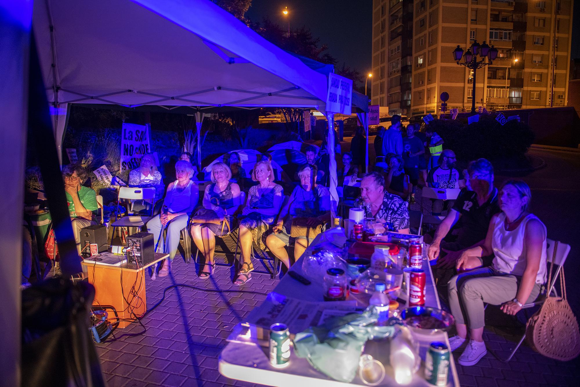 Acampada en el Centro de Salud Los ángeles en Villaverde - 8