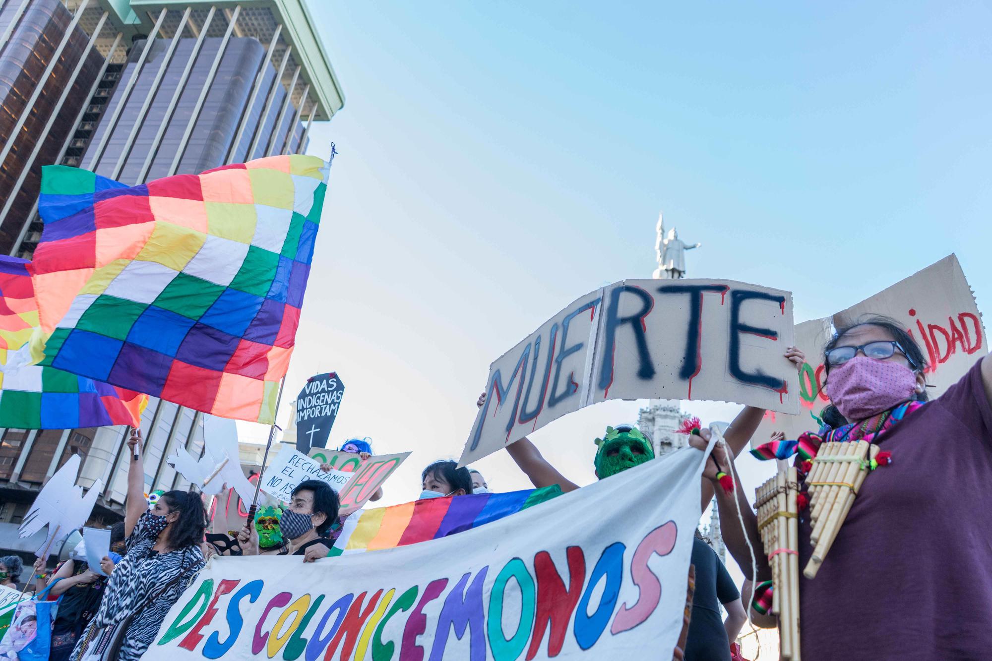 Acción antirracista Colón en llamas 3