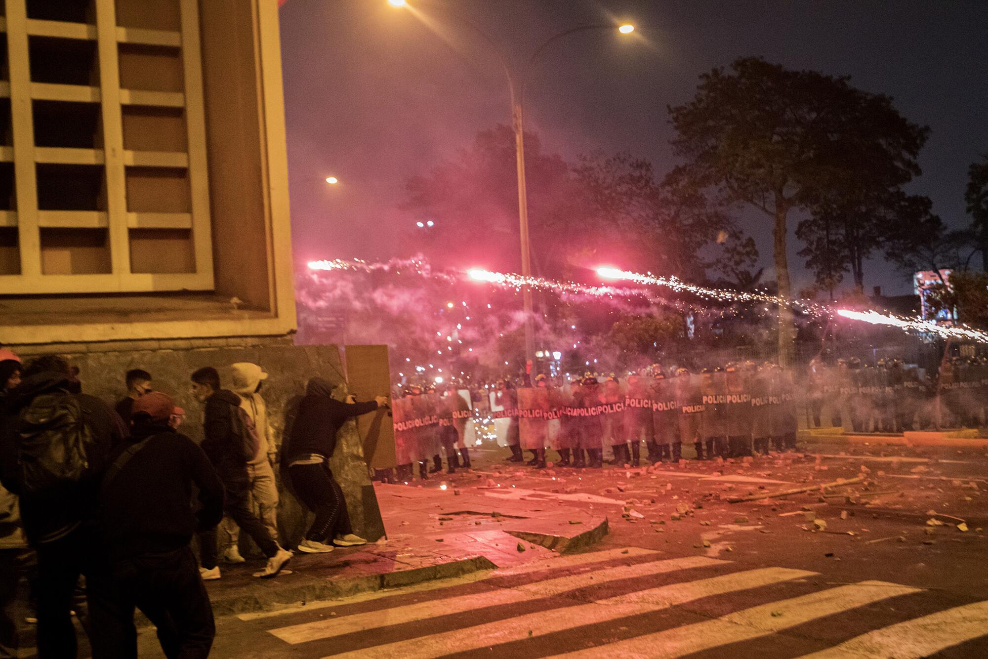 Enfrentamientos entre manifestantes y policía en Lima (Perú) el 15 de octubre de 2025. - 8