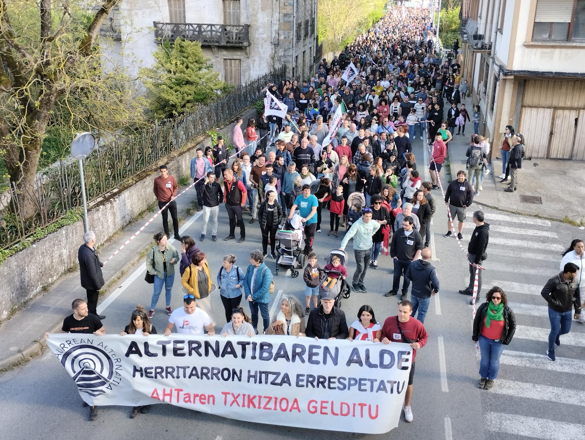 Manifestación en Altsasu contra el TAV y a favor de la alternativa 1