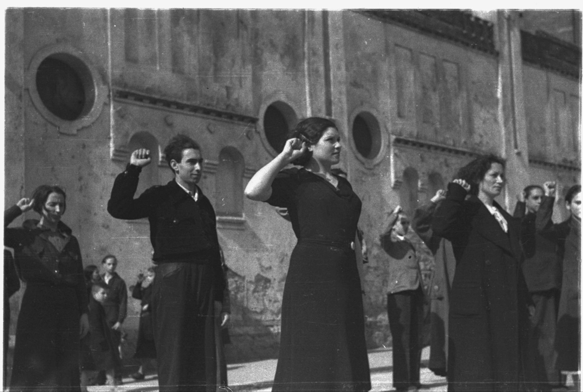 Miliciana asturianas, fotograma del film (Constantino Suárez)