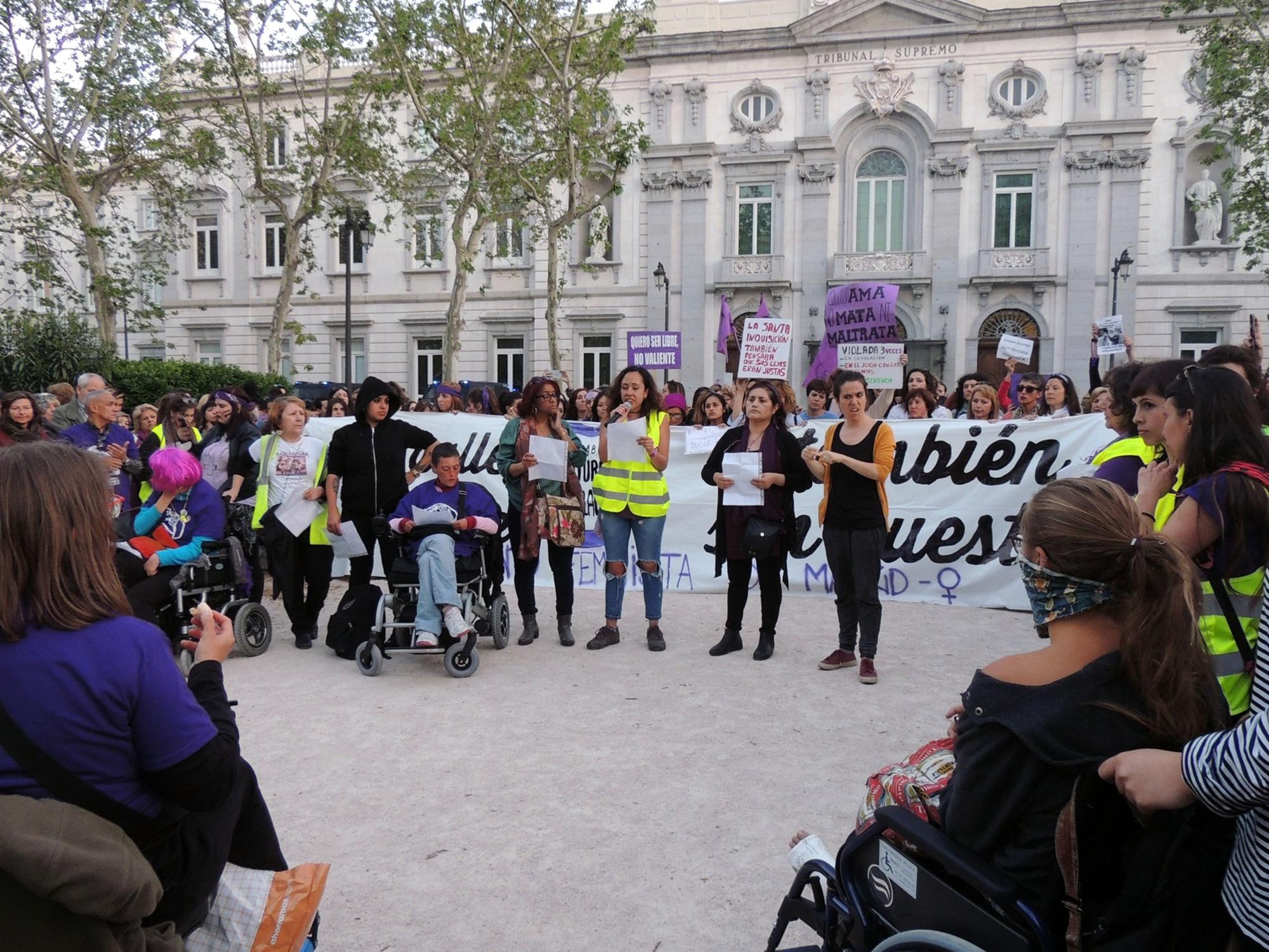 Manifestación feminista manada ela 5