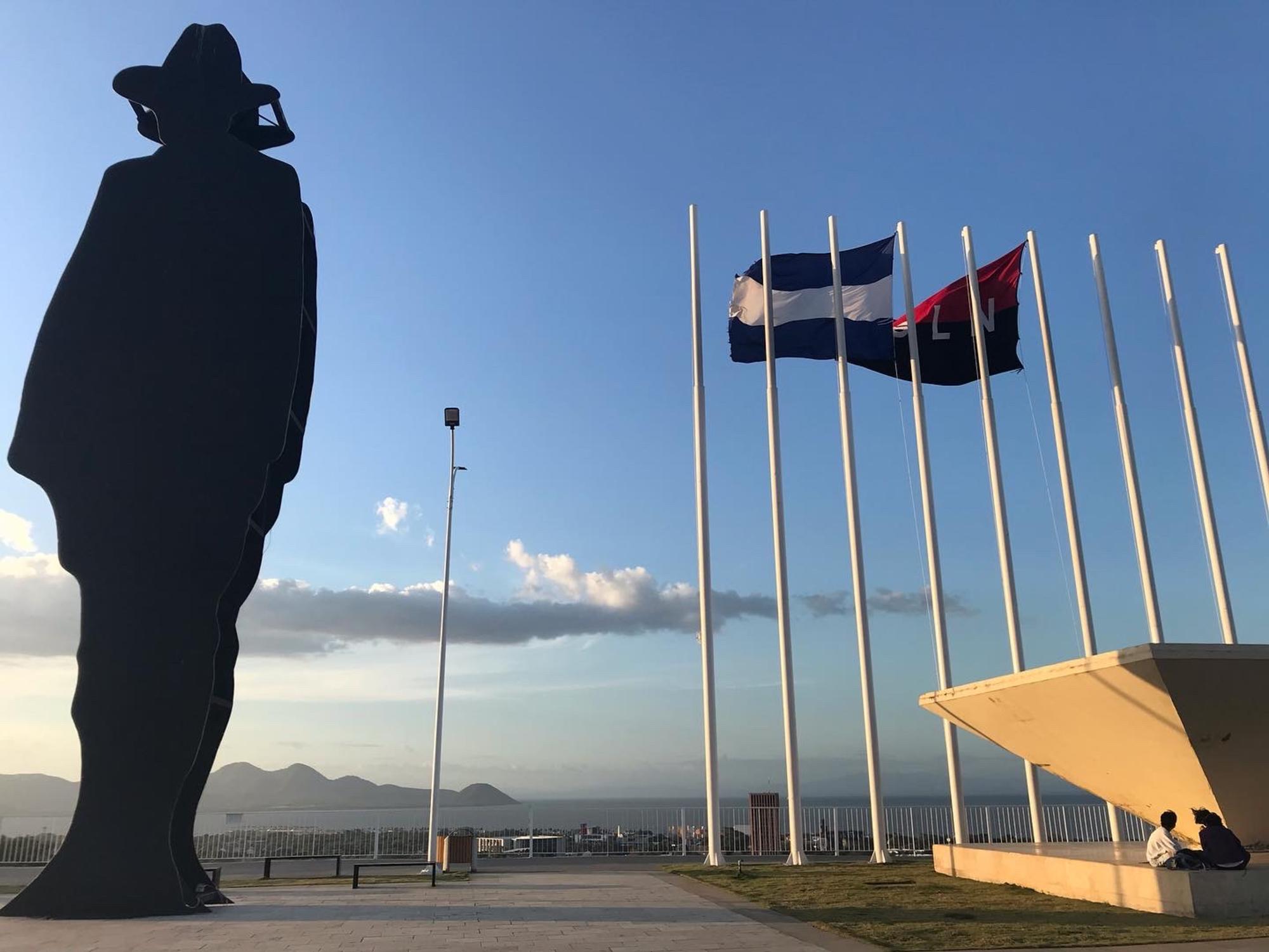 La sombra de Sandino desde Tiscapa (Managua)