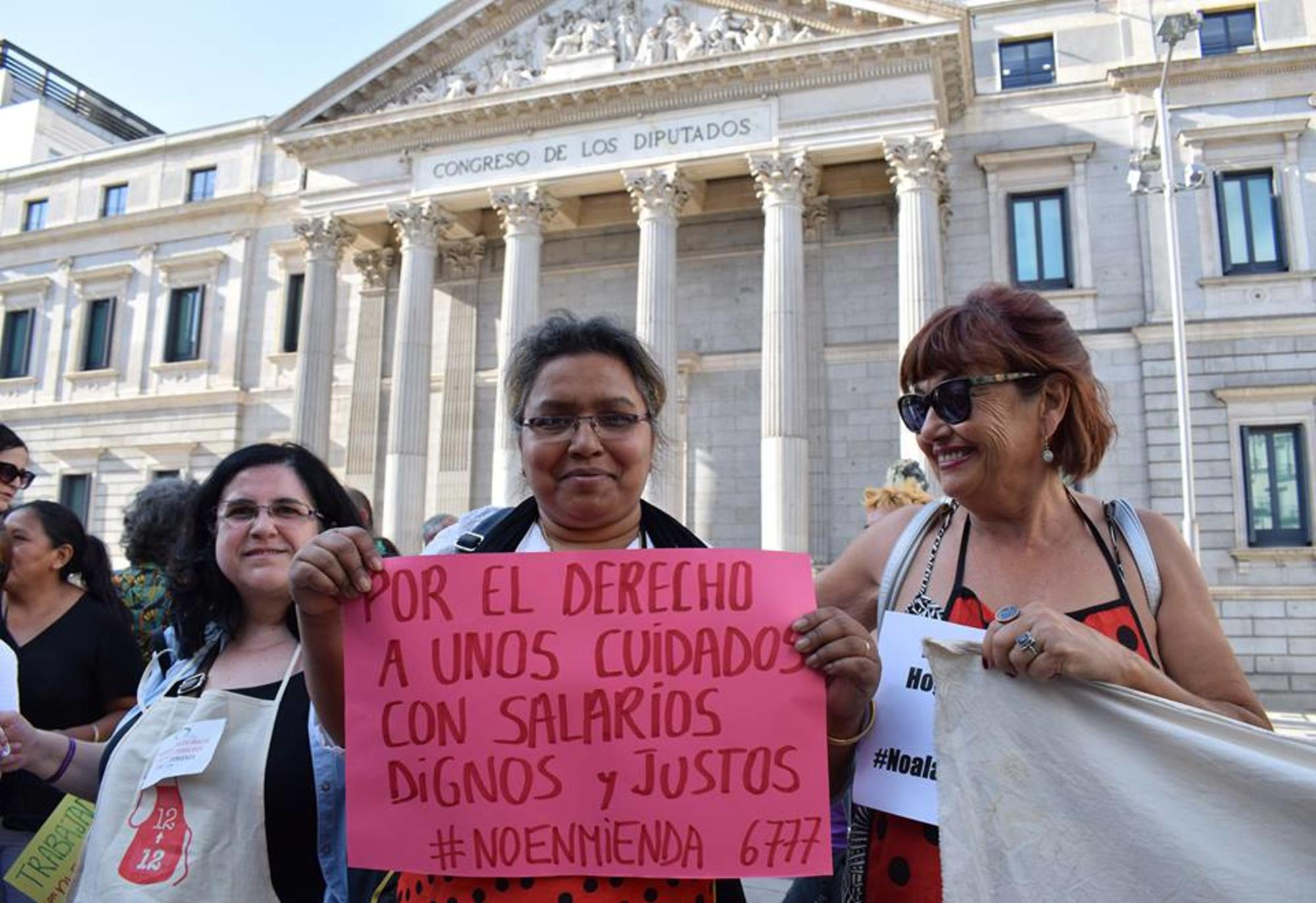 Concentración empleadas de hogar en el Congreso.