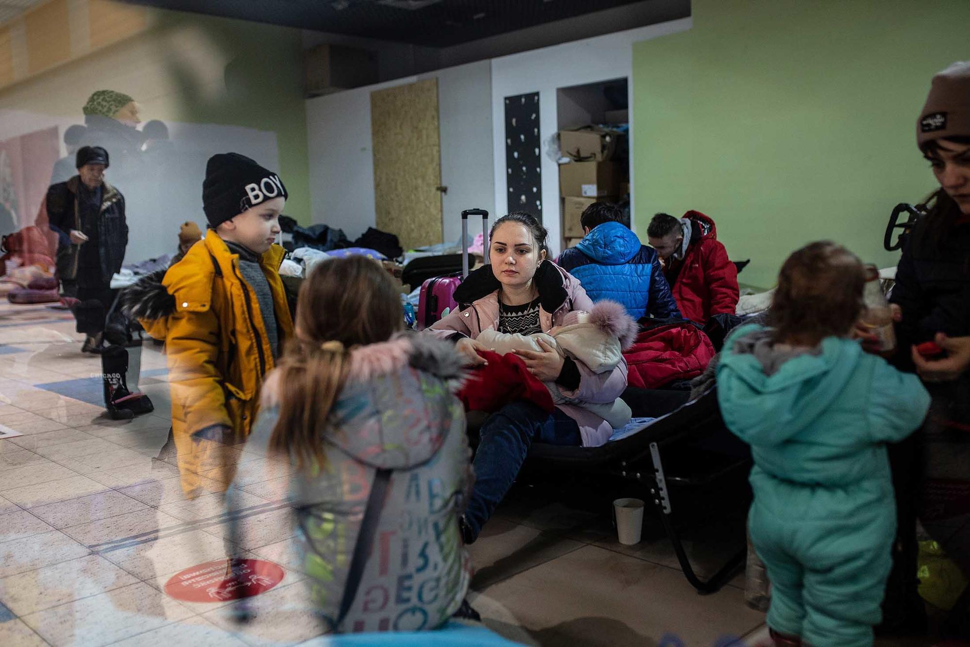 Ucranianos refugiados en Tesco - 7