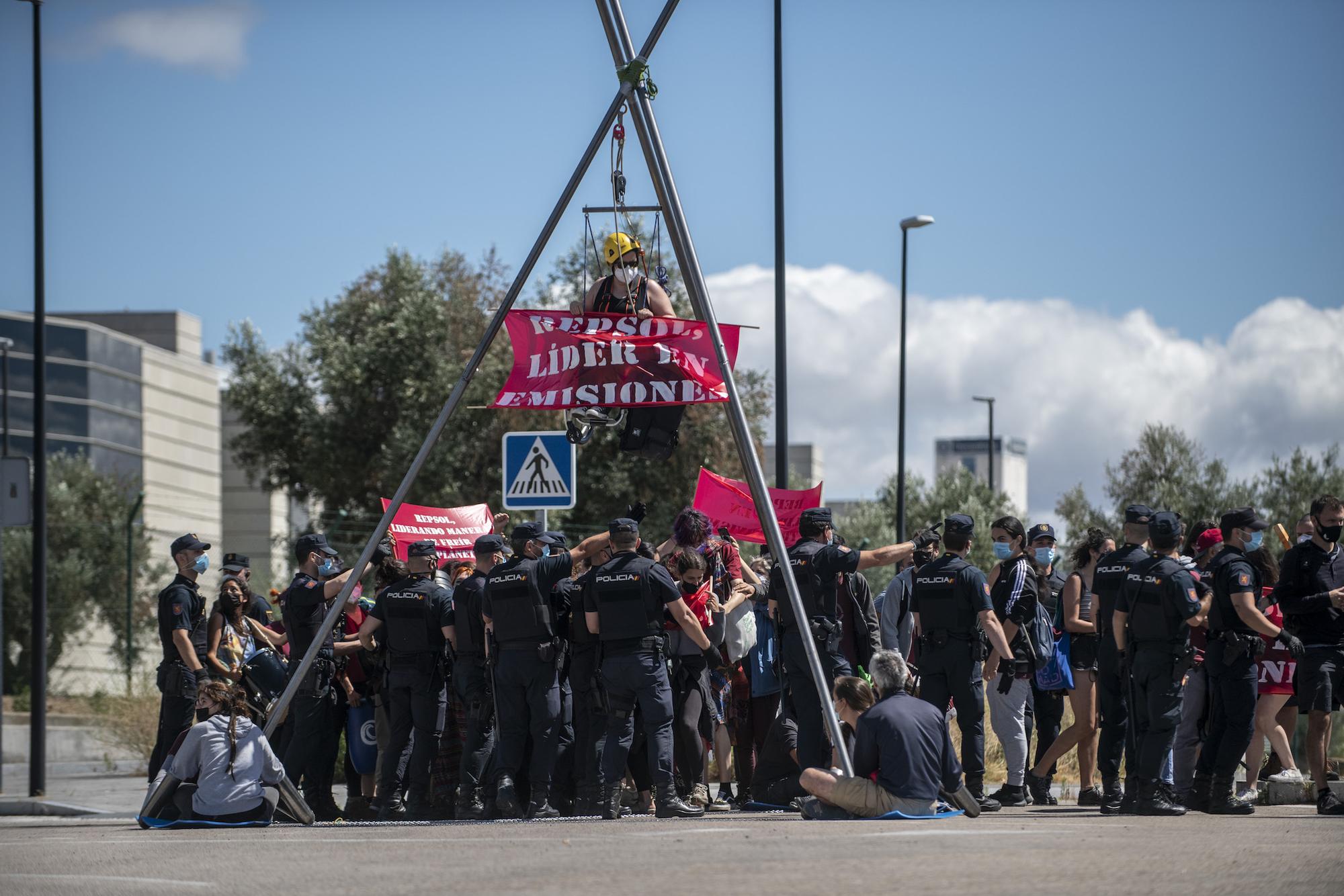 Rebelión por el Clima bloquea la sede de Repsol en Móstoles - 14