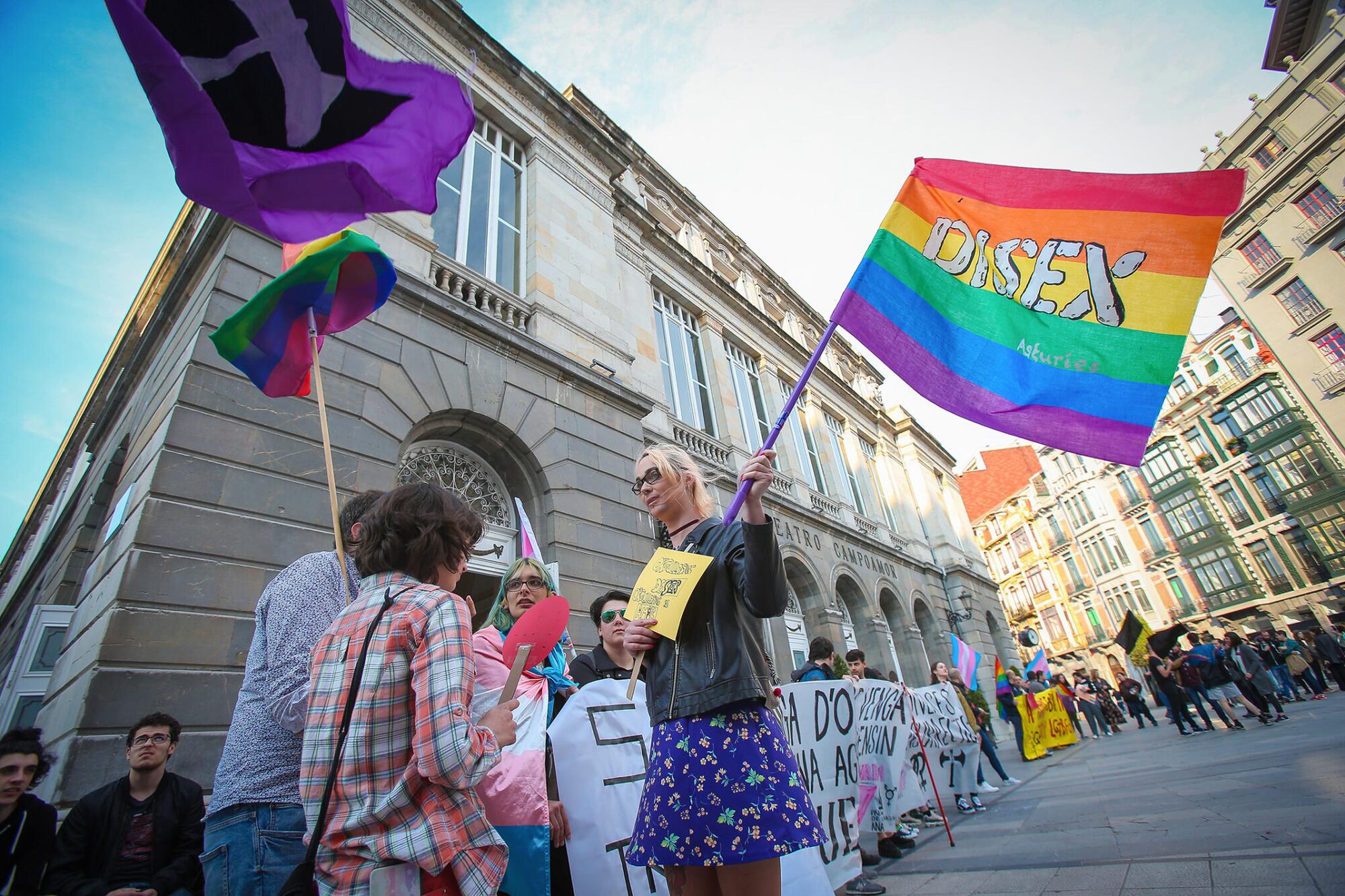 Concentración LGTBIfobia Teatro Campoamor Oviedo
