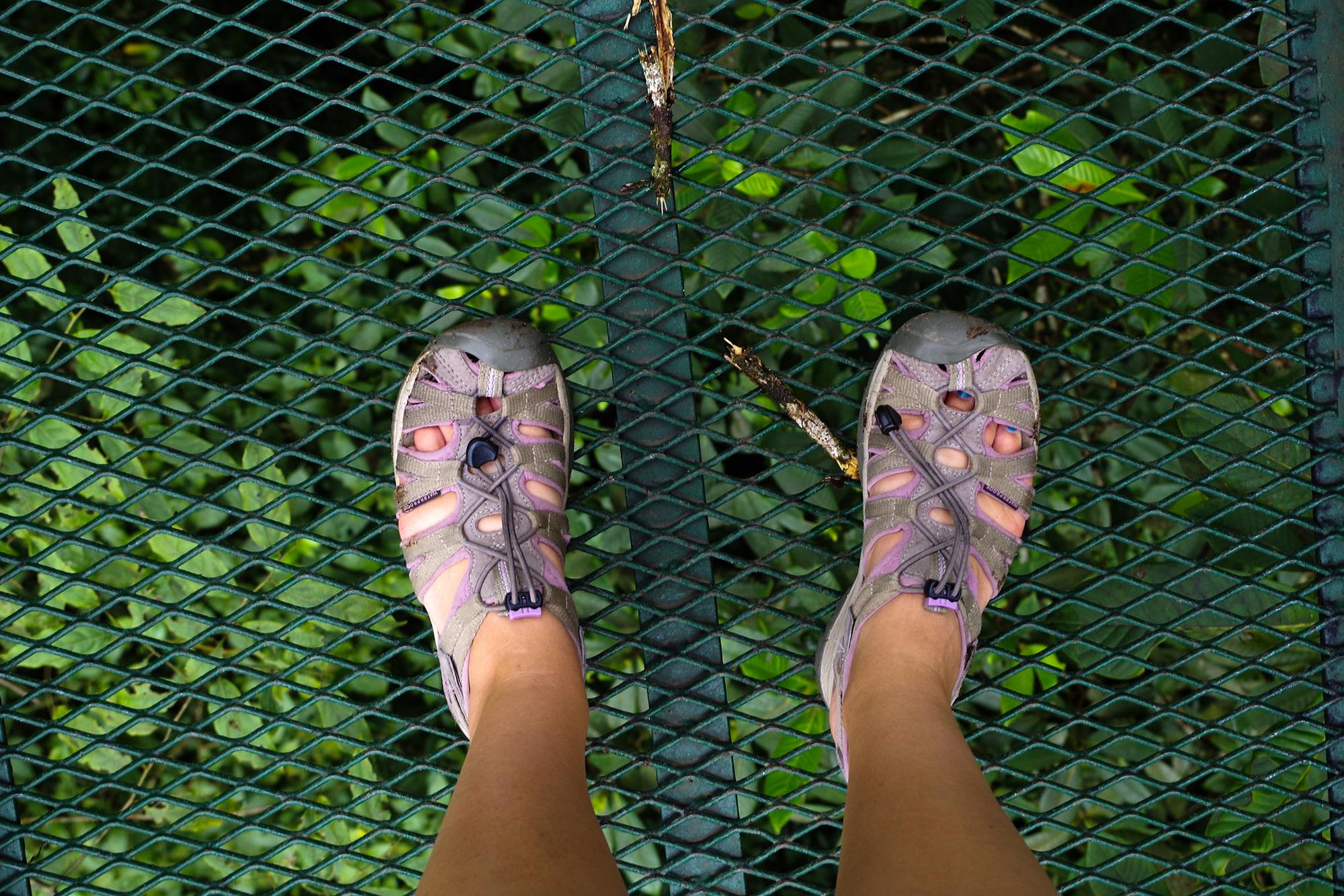 Pies de una turista en Costa Rica