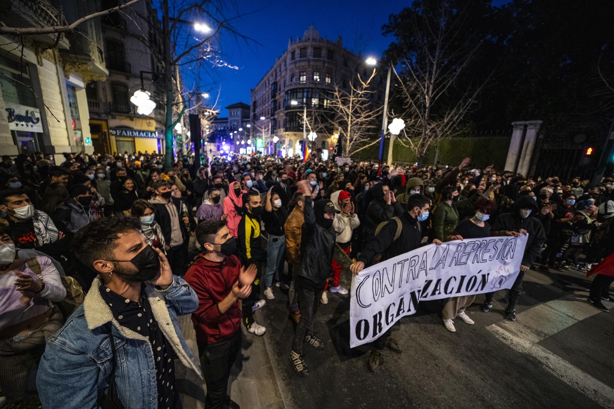 Barricadas en la manifestación de Granada por la encarcelamiento de Pablo Hasél - 2