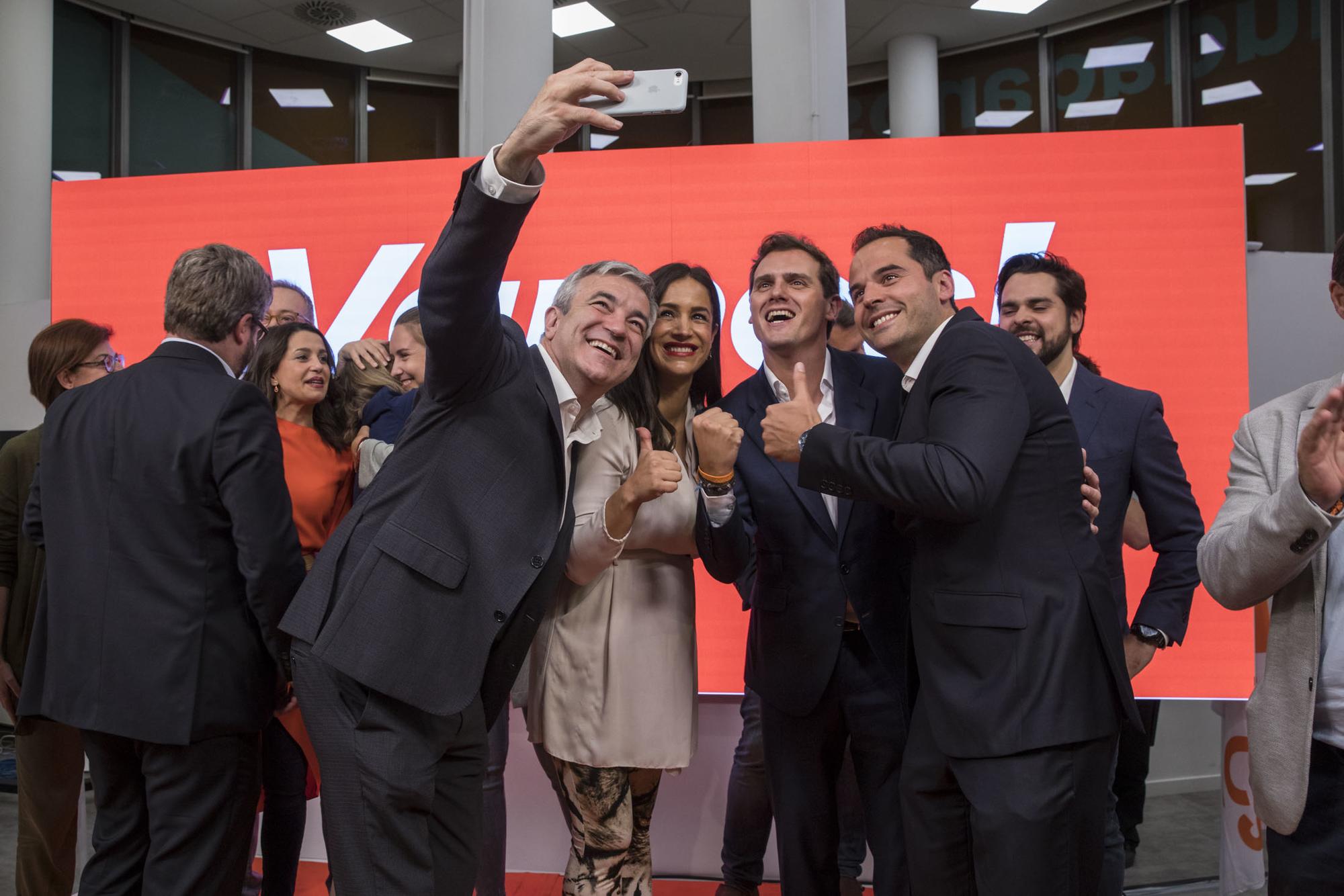 Noche electoral Ciudadanos 26M selfie