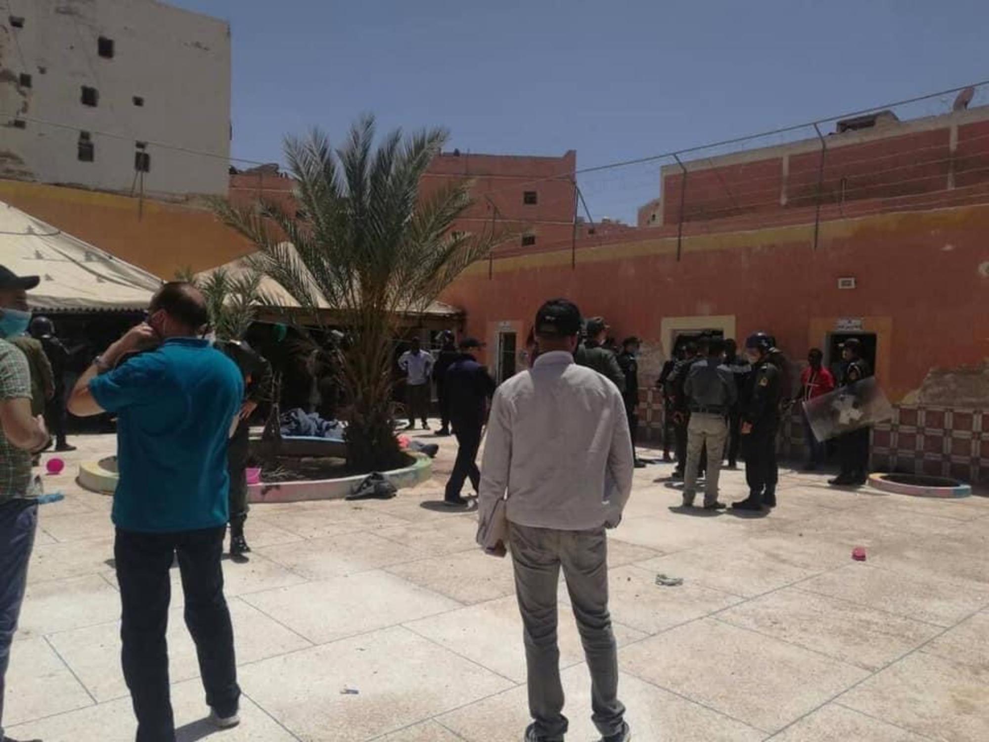 Enfrentamientos entre la policía marroquí y migrantes subsaharianos en El Aaiún