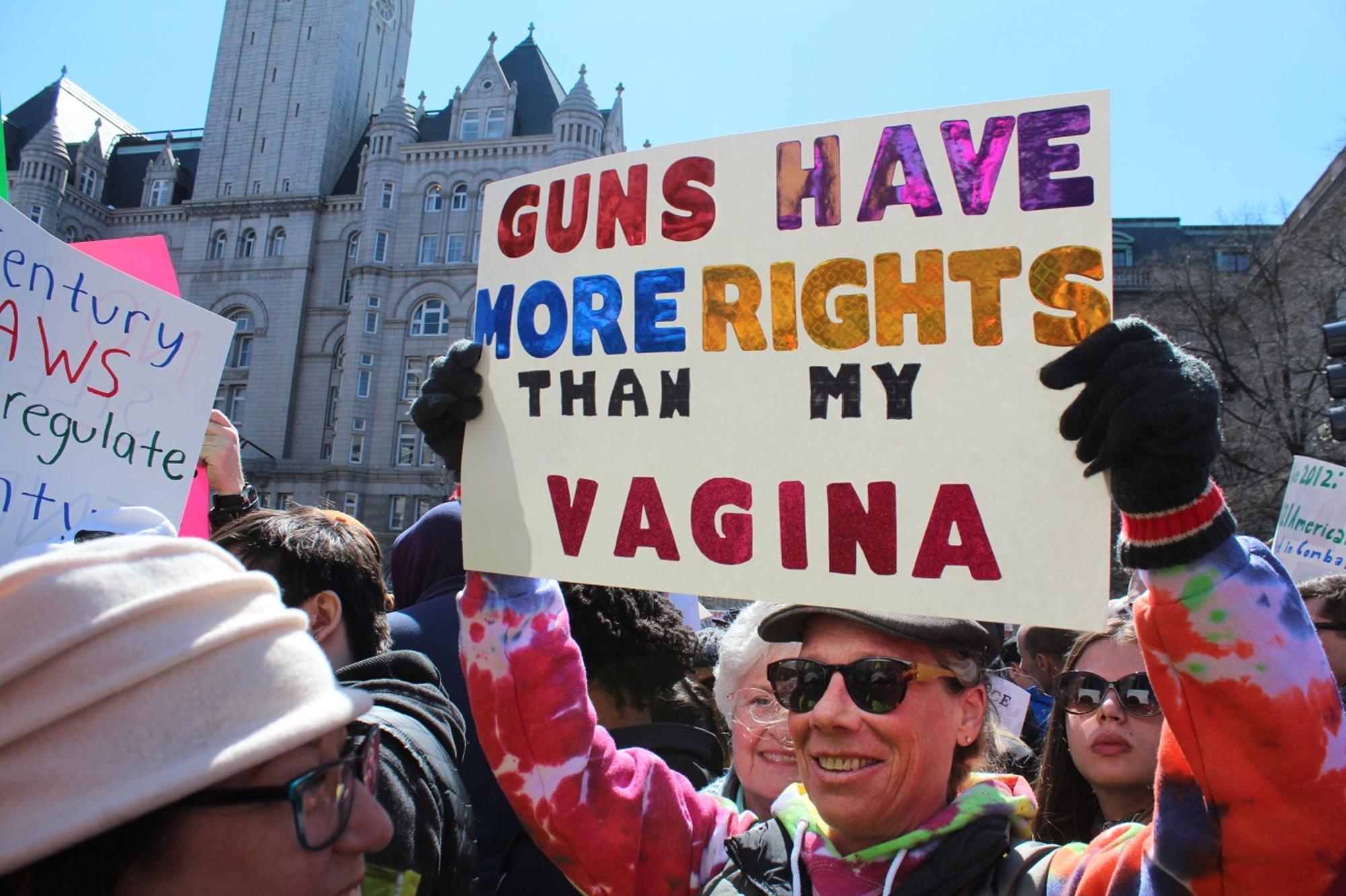 “Las armas tienen más derechos que mi vagina”, dice una manifestante en la Marcha por nuestras vidas en Washington DC