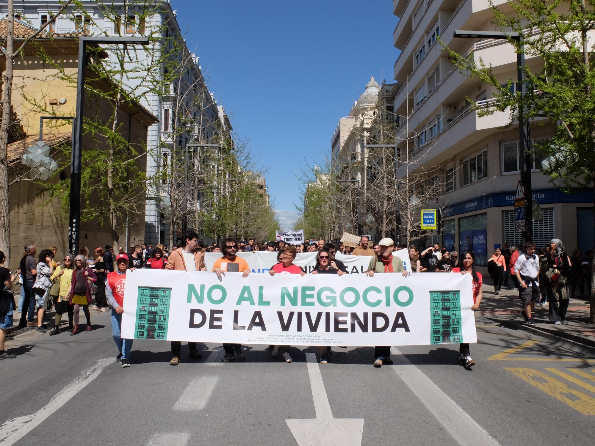 Cabecera de la manifestación por la vivienda en Granada el 5 de abril