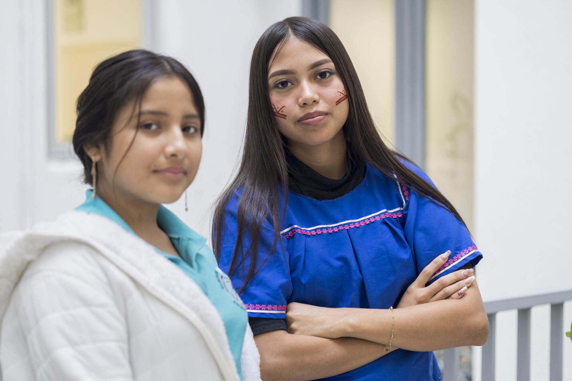 Indigenas Ecuatorianas Bengalas Gas - 8