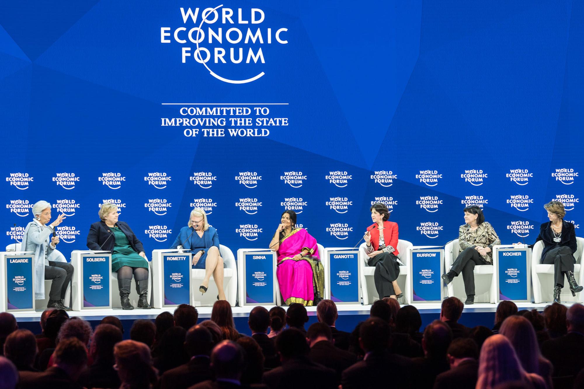 Davos con un panel mujeres Lagarde