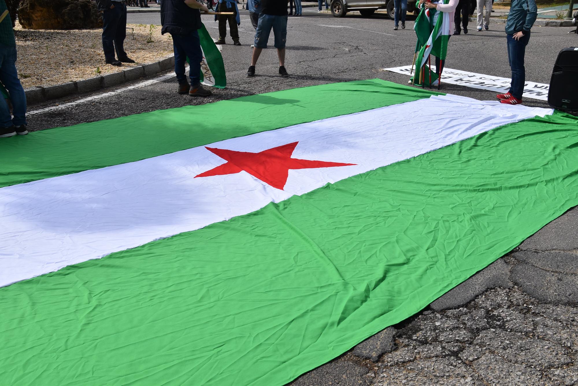 Bandera andaluza gigante con la estrella