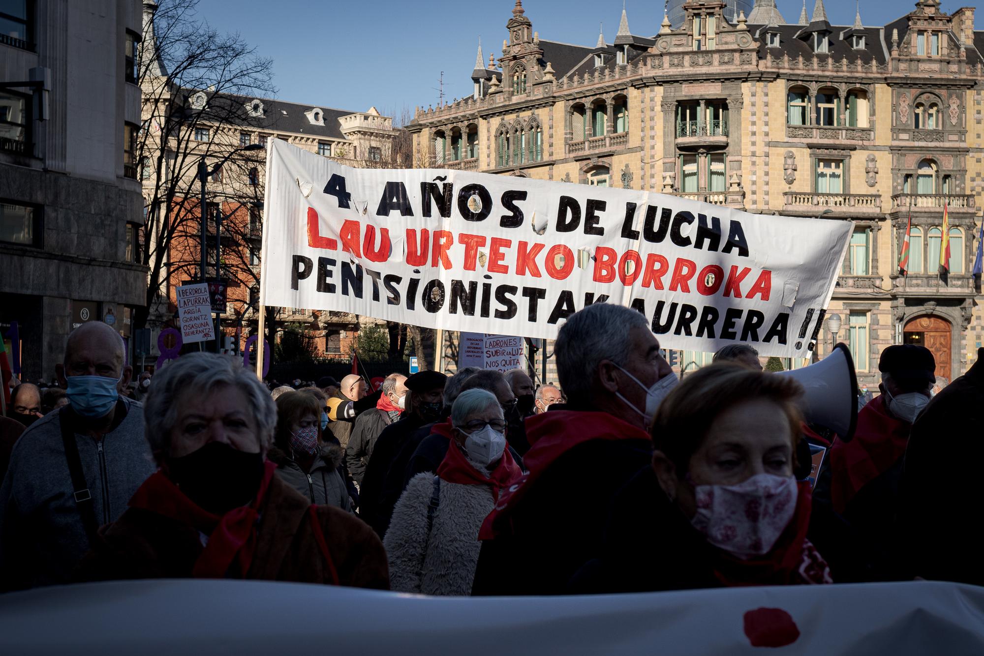 Manifestación cuarto aniversario Movimiento Pensionistas en Bilbao - 5
