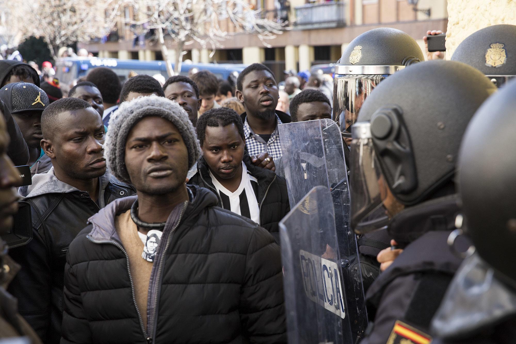 Mame Mbaye protestas cónsul 1