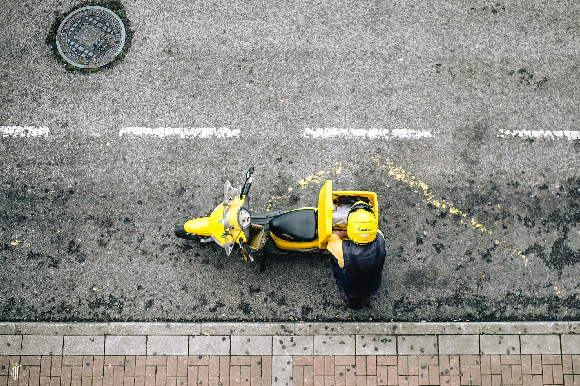 Correos cartero moto