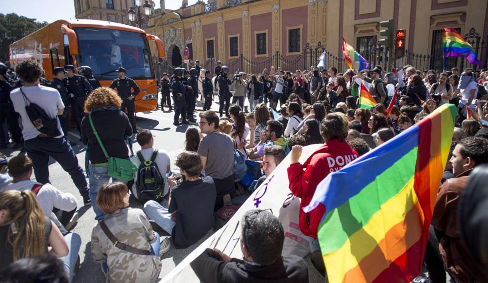 Autobús Hazte Oír Sevilla Sentada