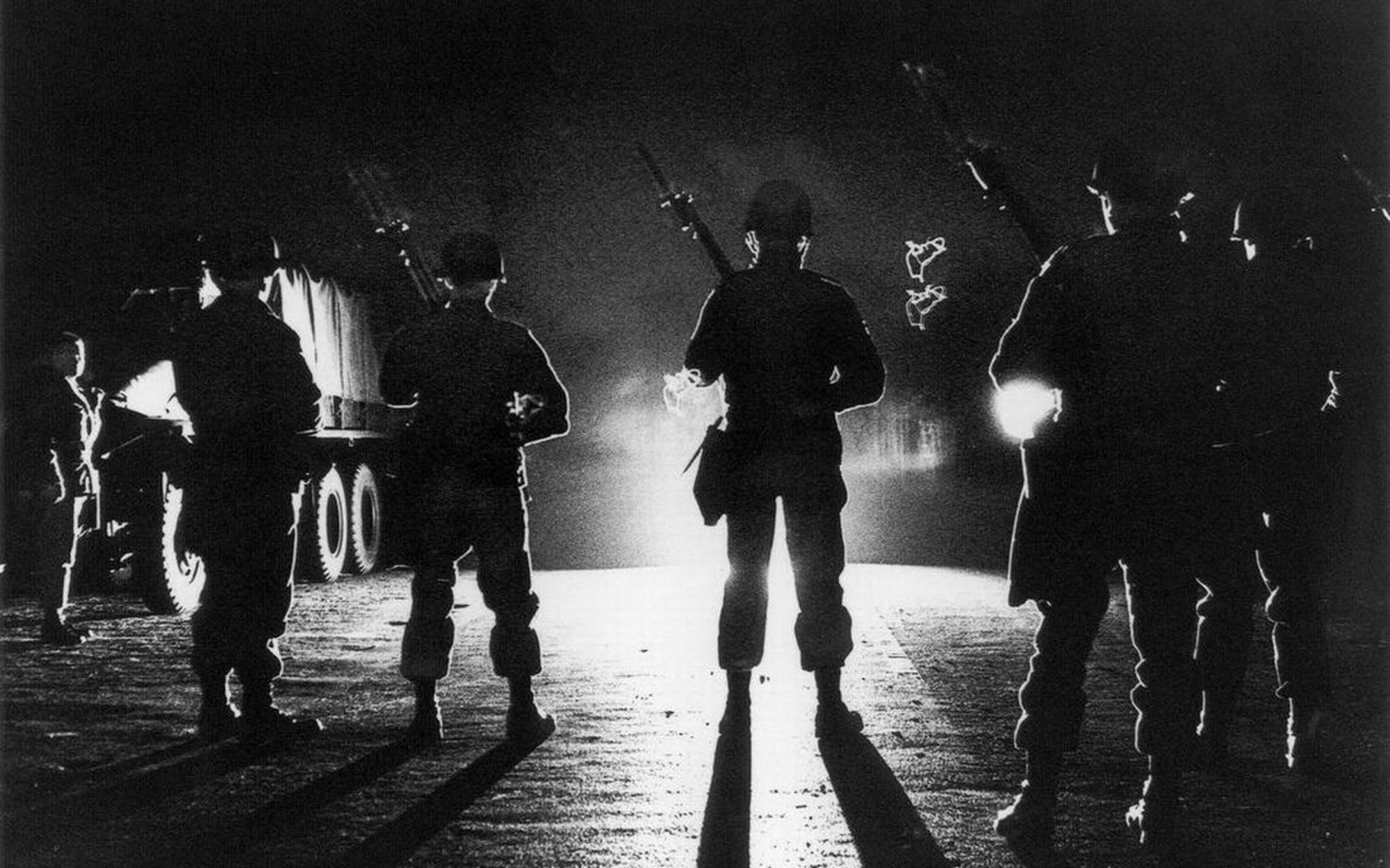 Tropas de la Guardia Nacional en Orangeburg la noche después de la masacre.