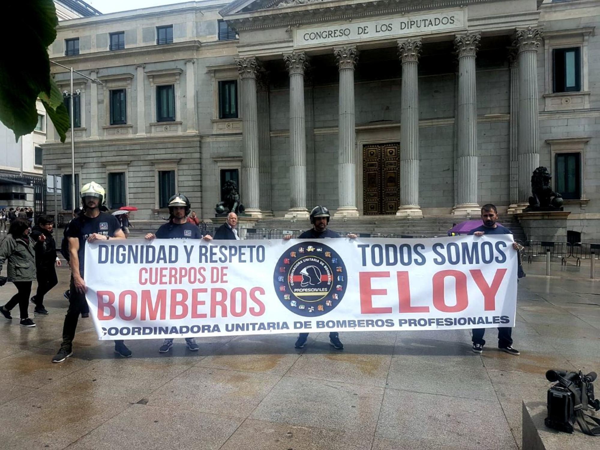 Bomberos frente el Congreso