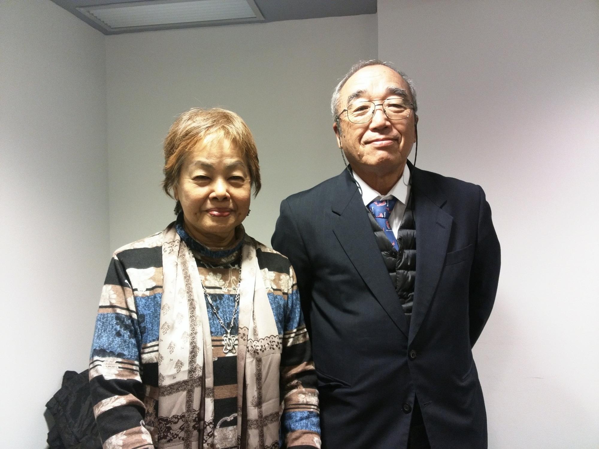 Suzuyo Takazato y Hiroshi Ashitomi Okinawa