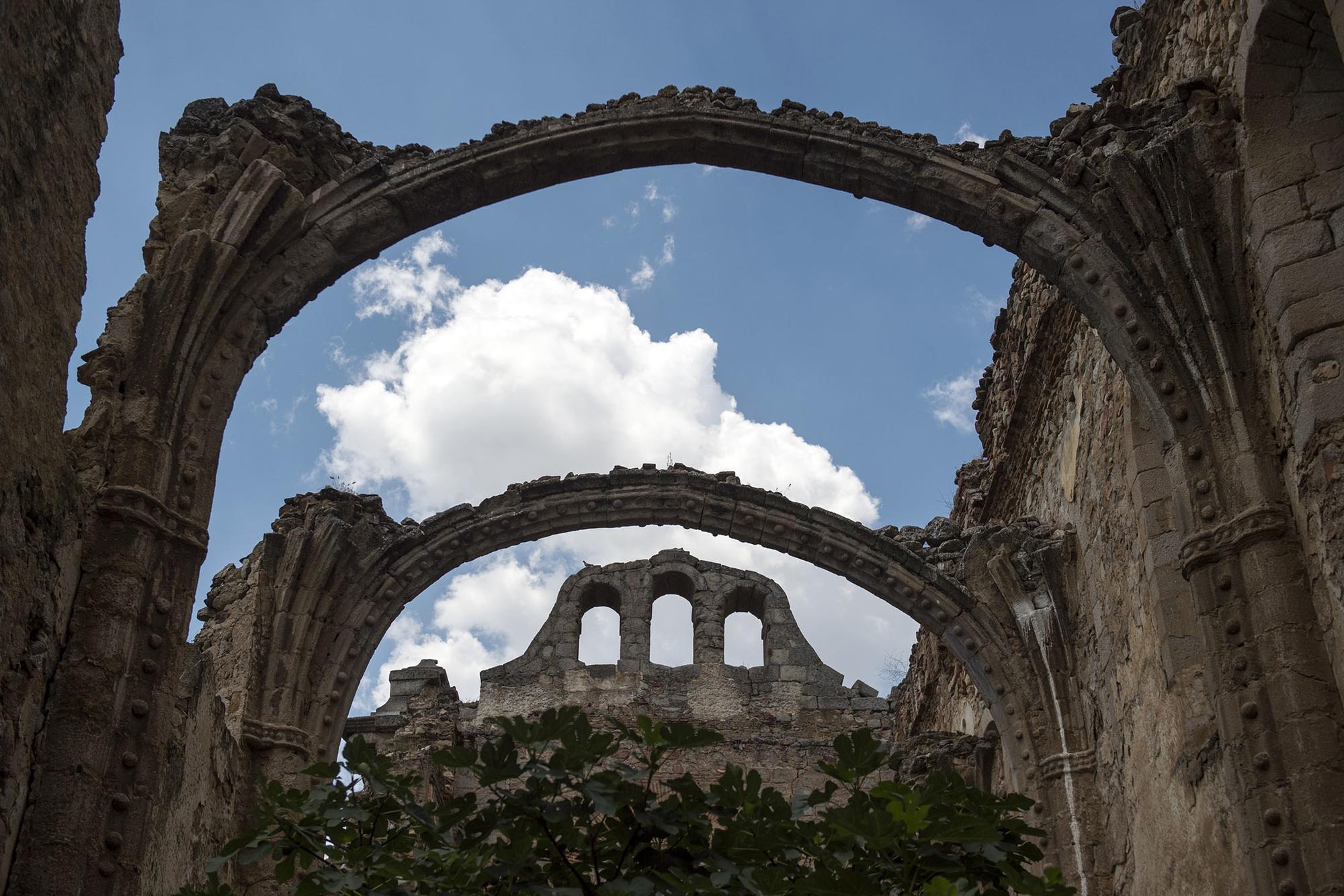 Arcos de la nave central del Monasterio de Santa María la Real de Valdeiglesias