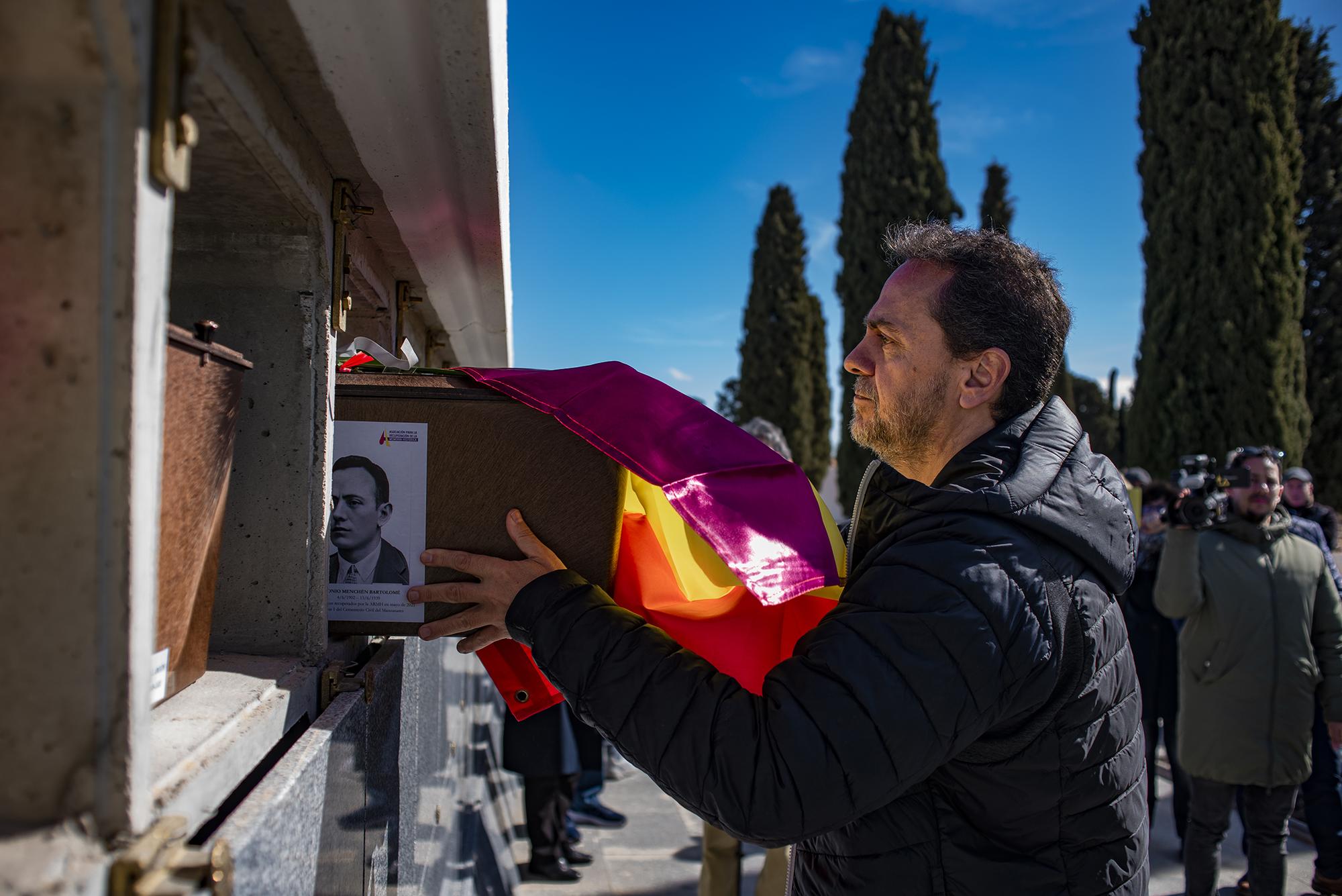 Manzanares entrega de restos - 10