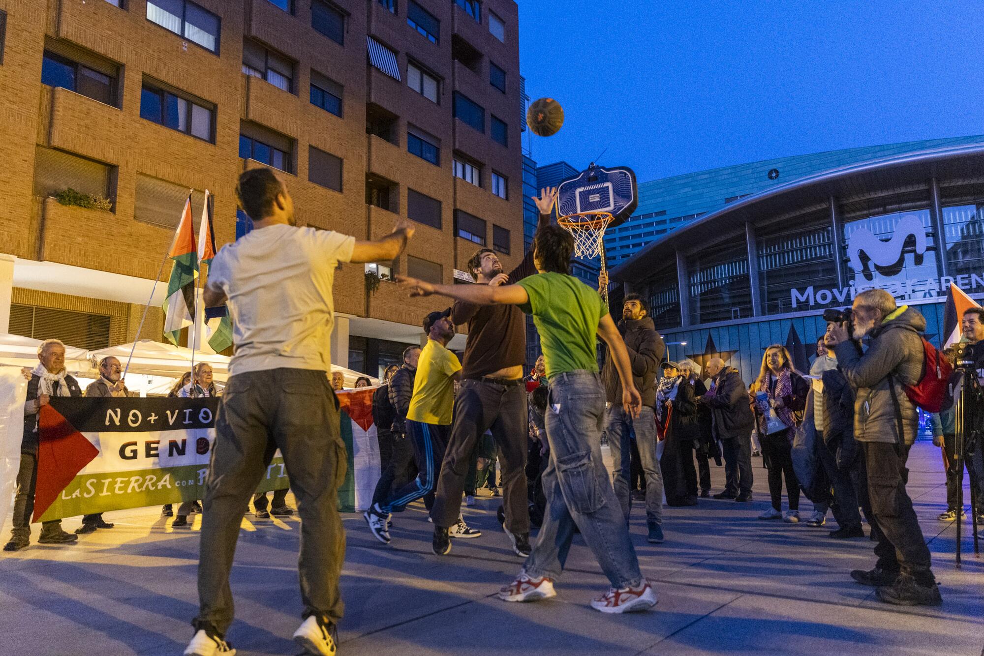Concentración Israel partido baloncesto - 5