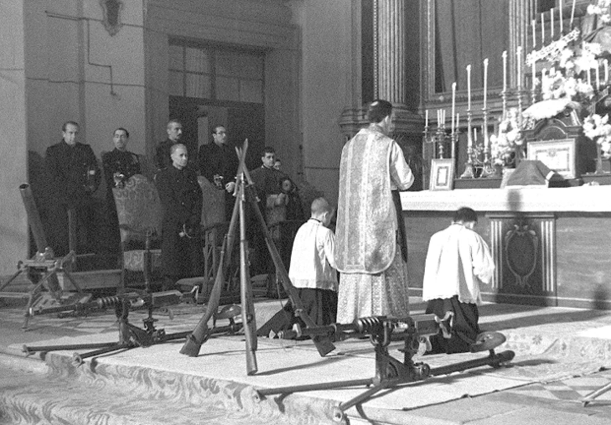 Bendición de armas en la "Cruzada"