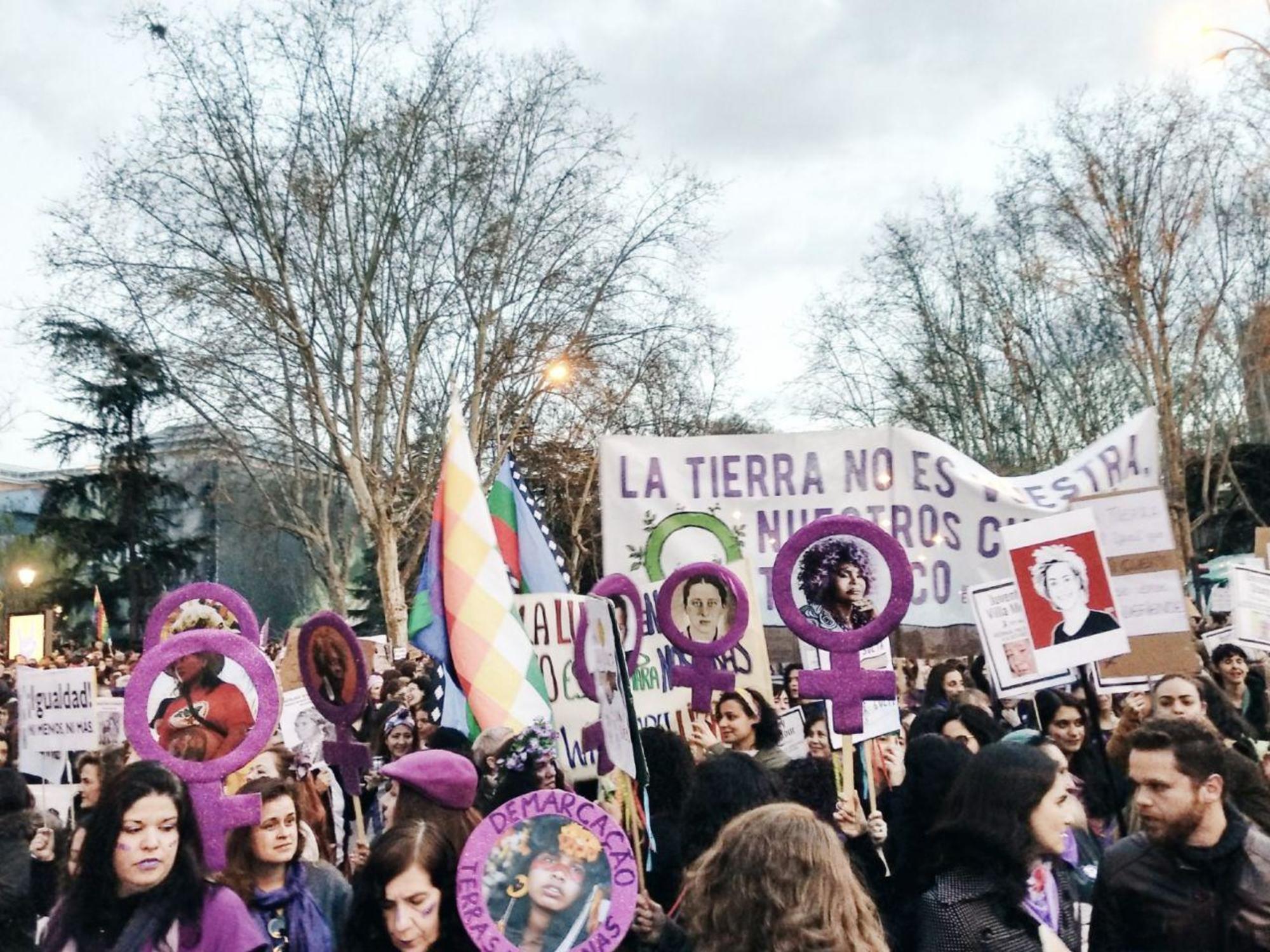 8M La tierra no es vuestra nuestros cuerpo tampoco