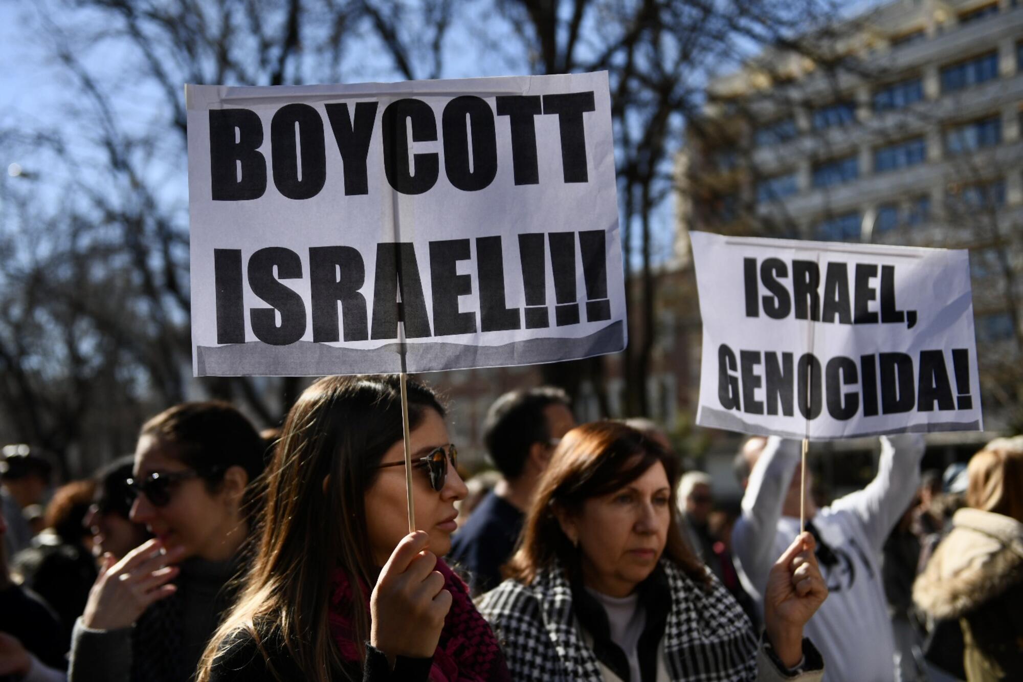 Manifestación del 17 de febrero "Libertad para Palestina" convocada por Sumar, IU, Más País, PCE y los grandes sindicatos. El PSOE apoyó la manifestación como "participante". - 8