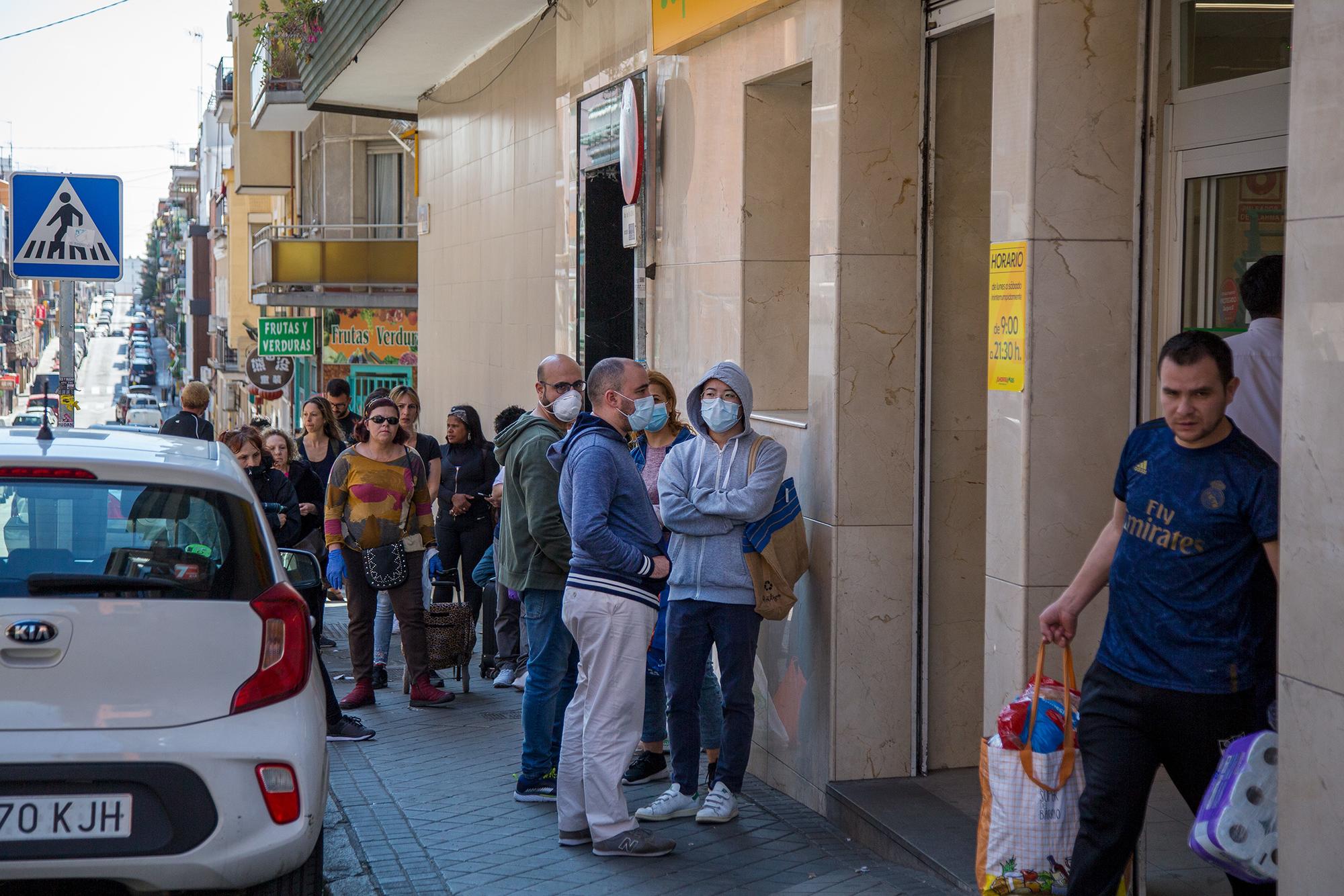Coronavirus y mascaras en Usera Madrid 12