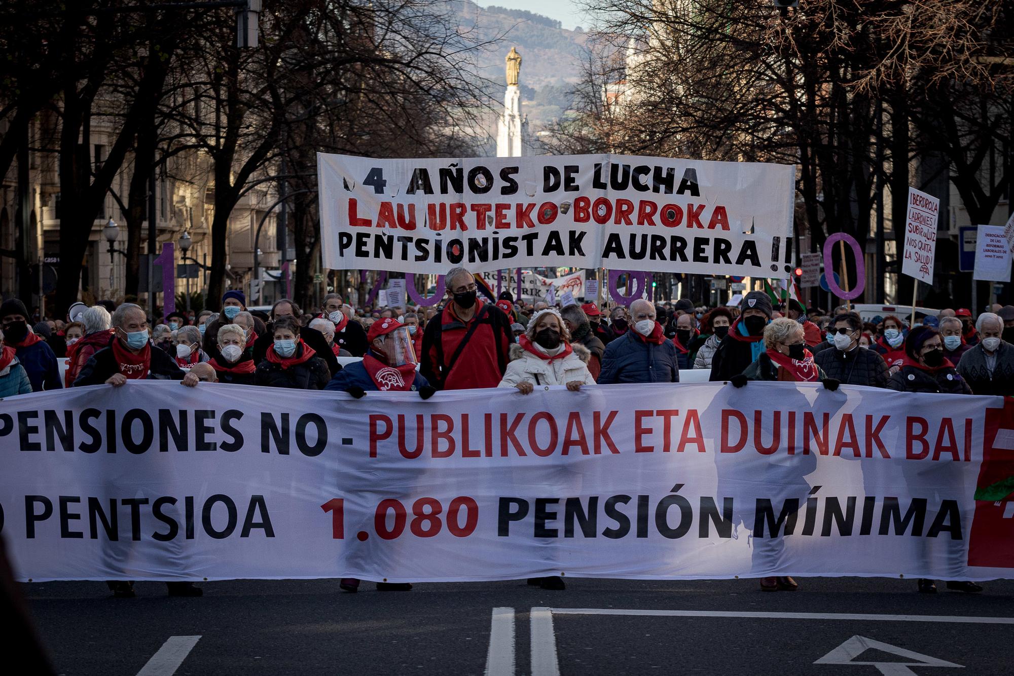 Manifestación cuarto aniversario Movimiento Pensionistas en Bilbao - 3