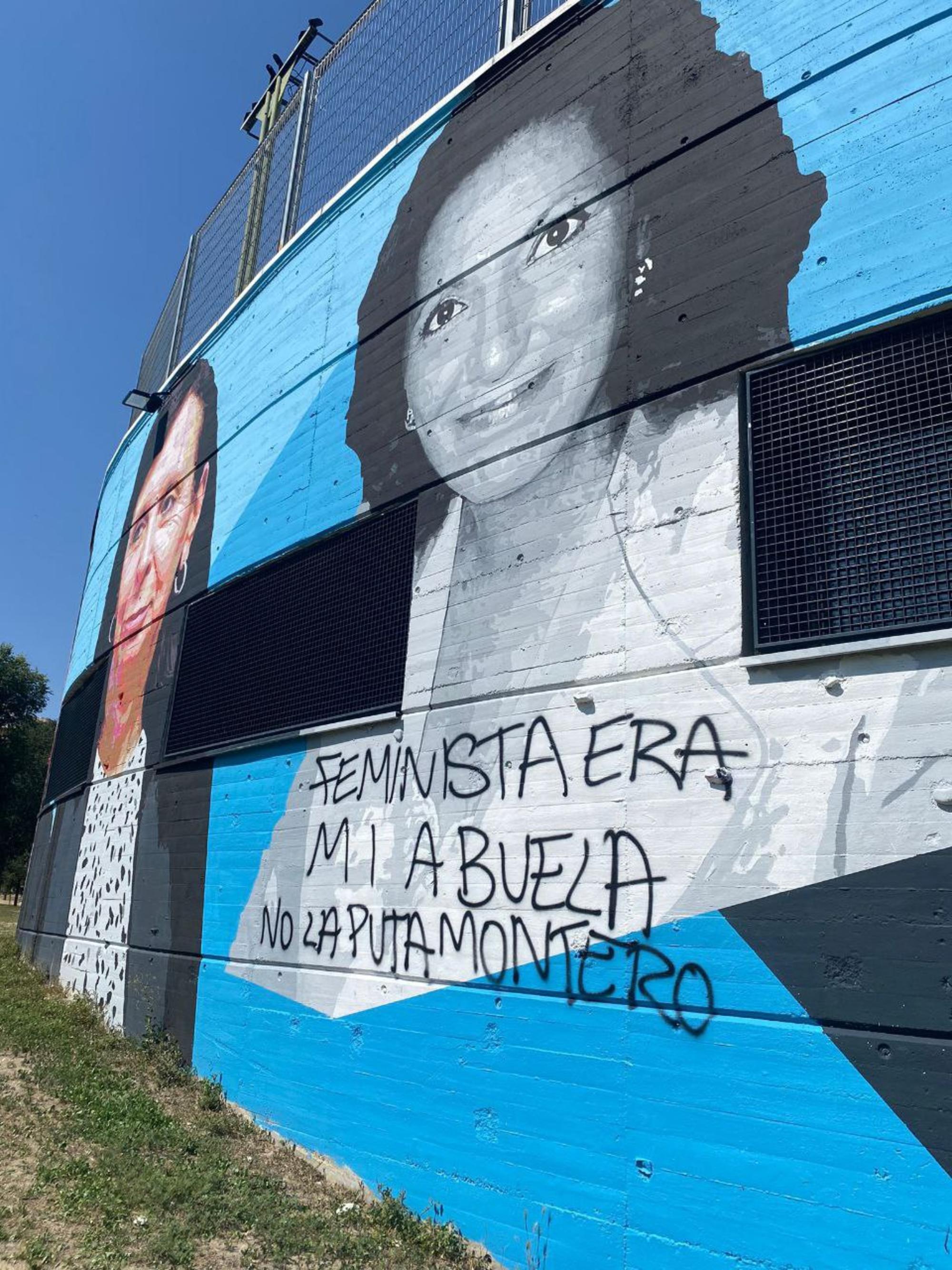 Pintadas machistas en espacio de igualdad Latina 2