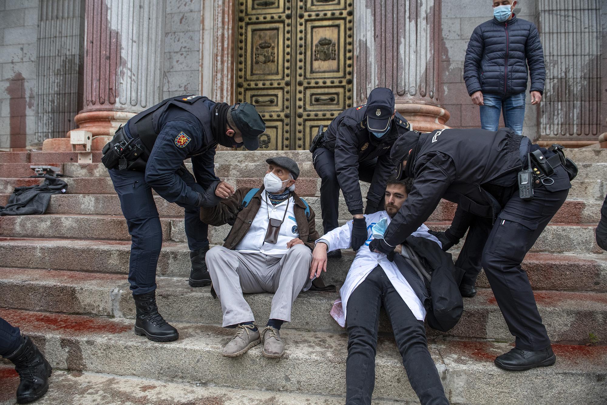 La Rebelión Científica tiñe de rojo el Congreso el 6 de abril de 2022. - 3