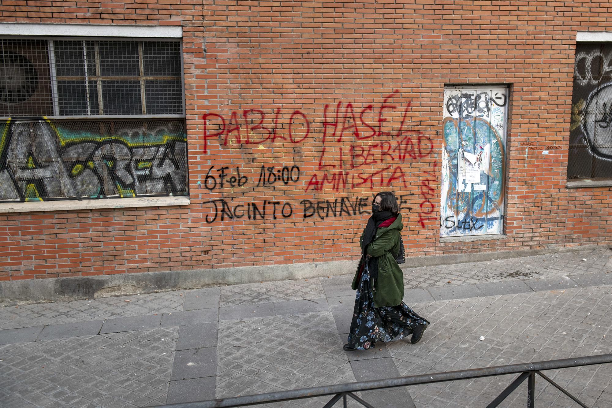 Pintada en Madrid convocando a una concentración en apoyo a Pablo Hasel