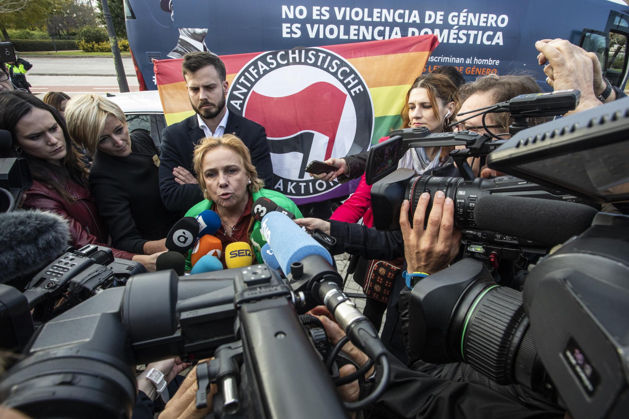 Escrache autobús Hazte Oír Valencia