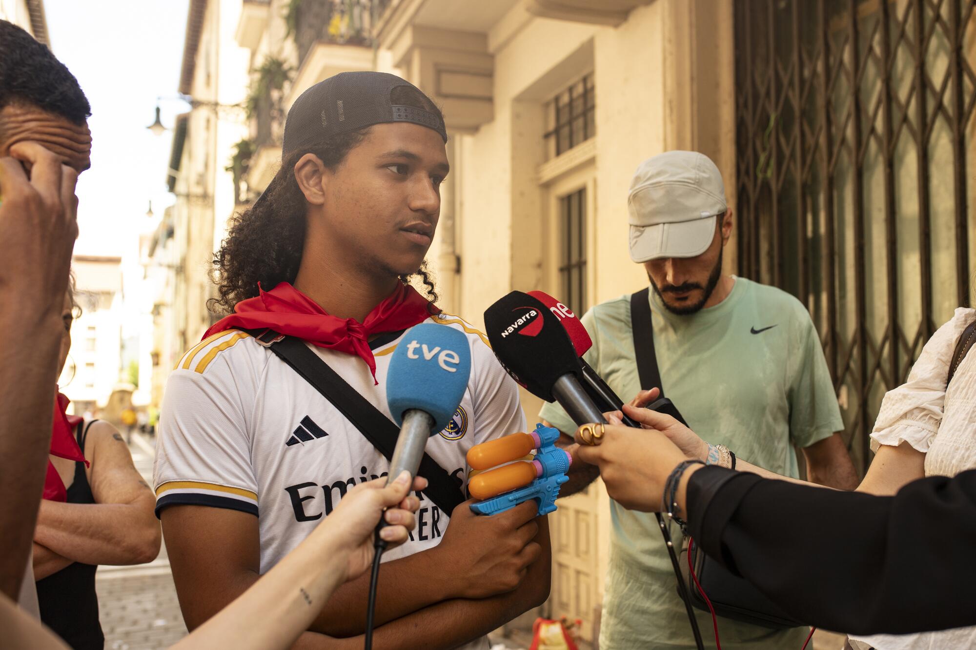 Medios entrevistan a Mouniaim