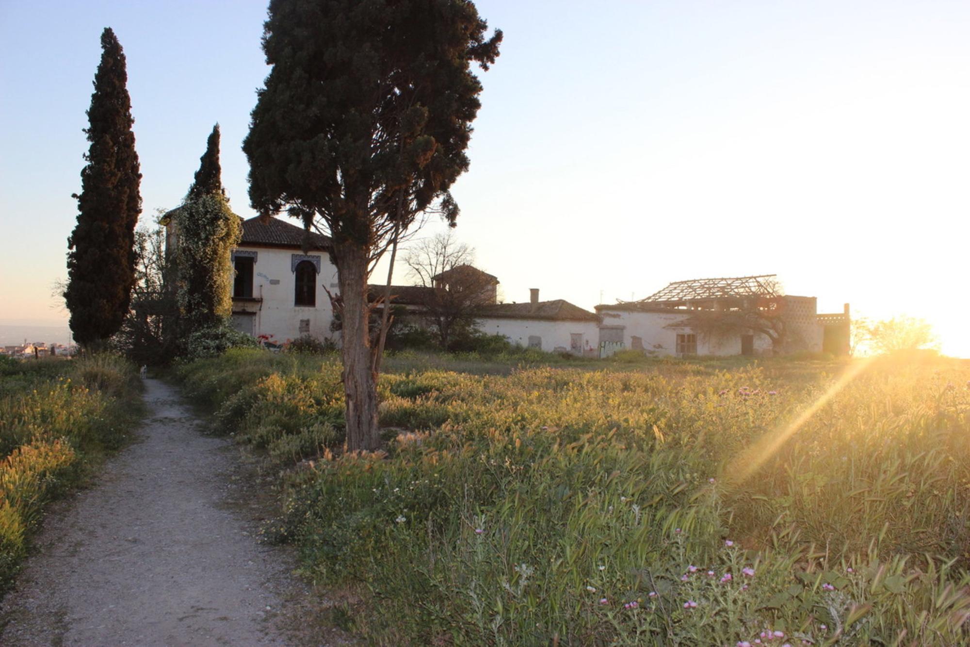 Cortijo de los Cipreses, entrada
