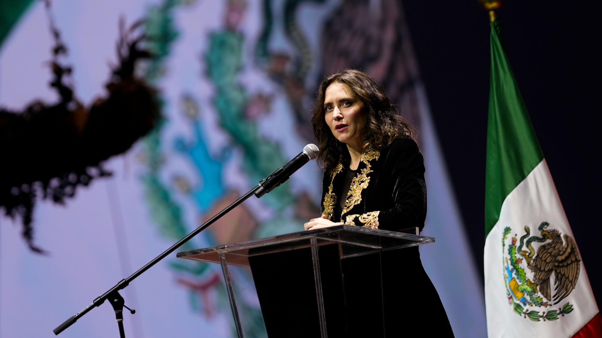 Ayuso prensa México
