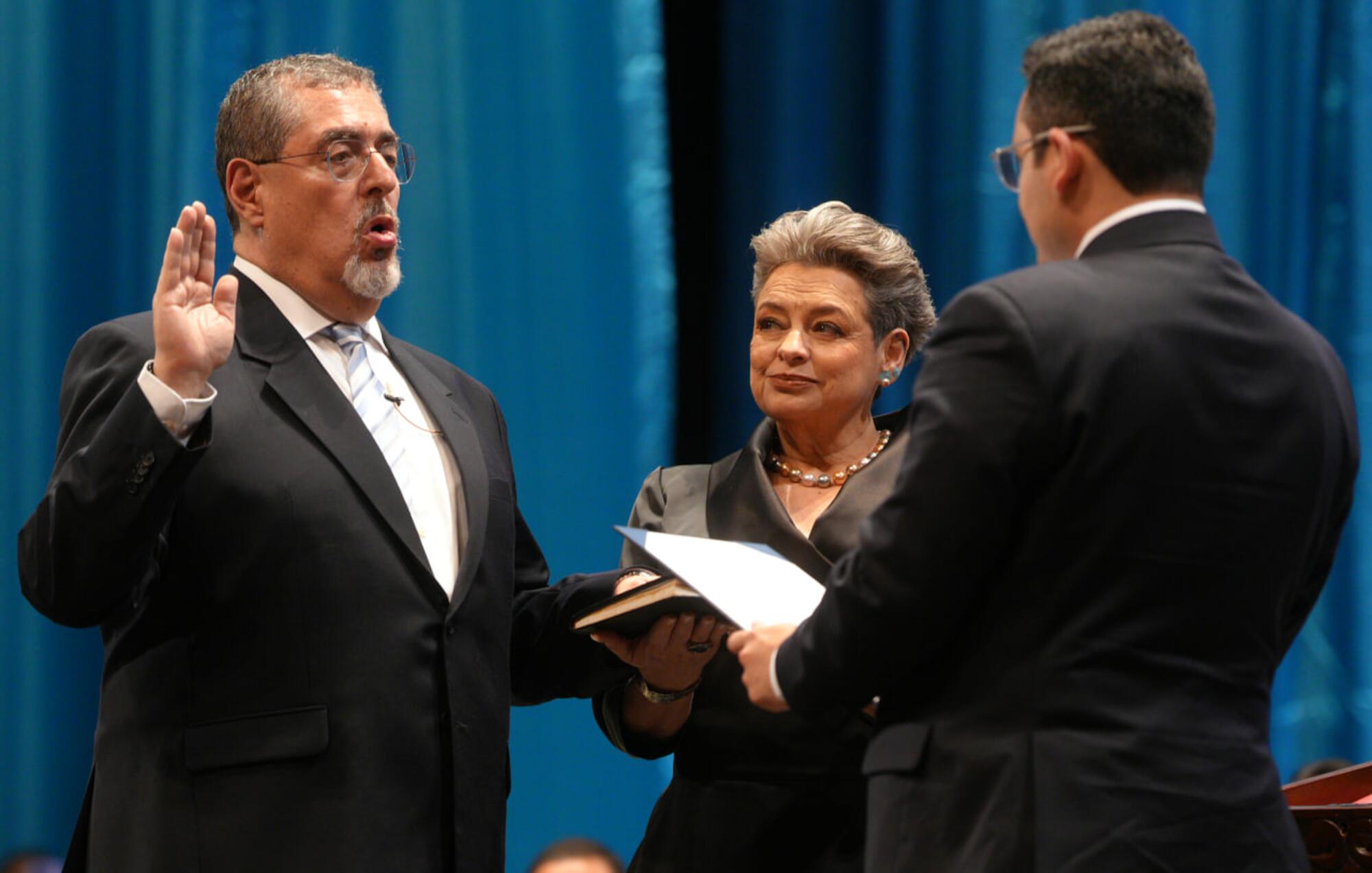 Bernardo Arévalo toma posesión como presidente de Guatemala el 15 de enero de 2024.